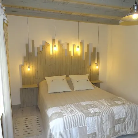D'hotes Domaine De Beunes Bed & Breakfast