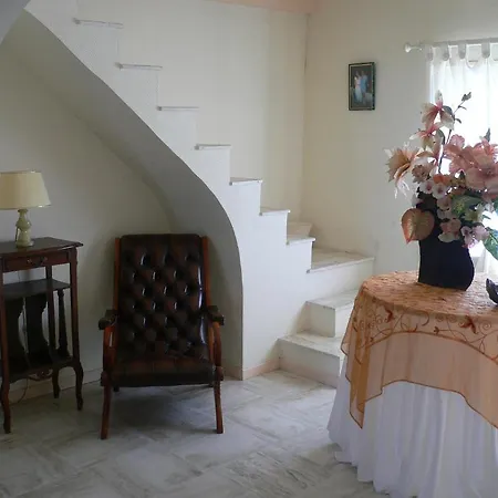 D'hotes Domaine De Beunes Bed & Breakfast 4*